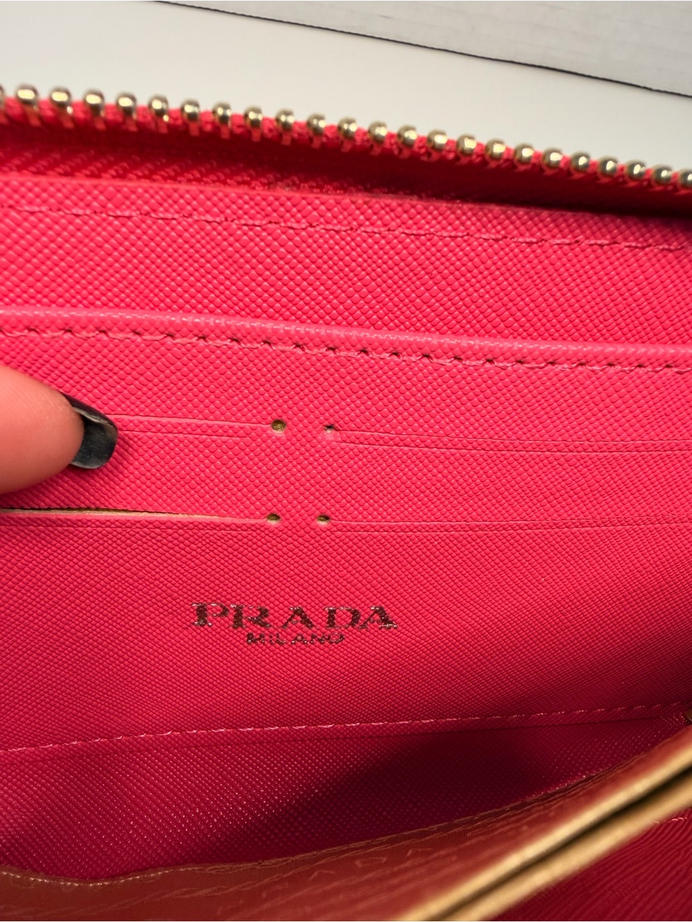 Authentic PRADA Peonia Pink Saffiano Leather Zip
Wallet New - Picture 5 of 7